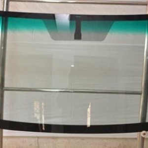 KÍNH CHẮN GIÓ Ô TÔ 02